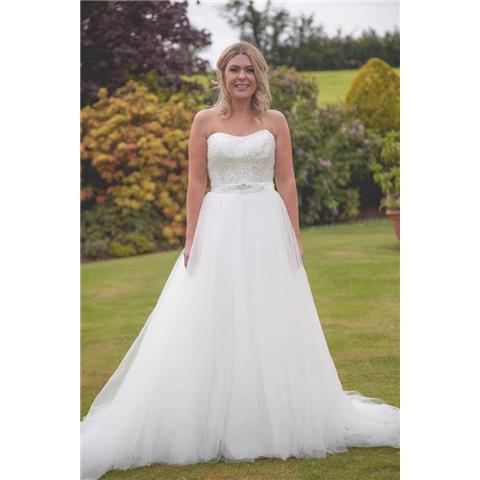 40724 Bridal Gown